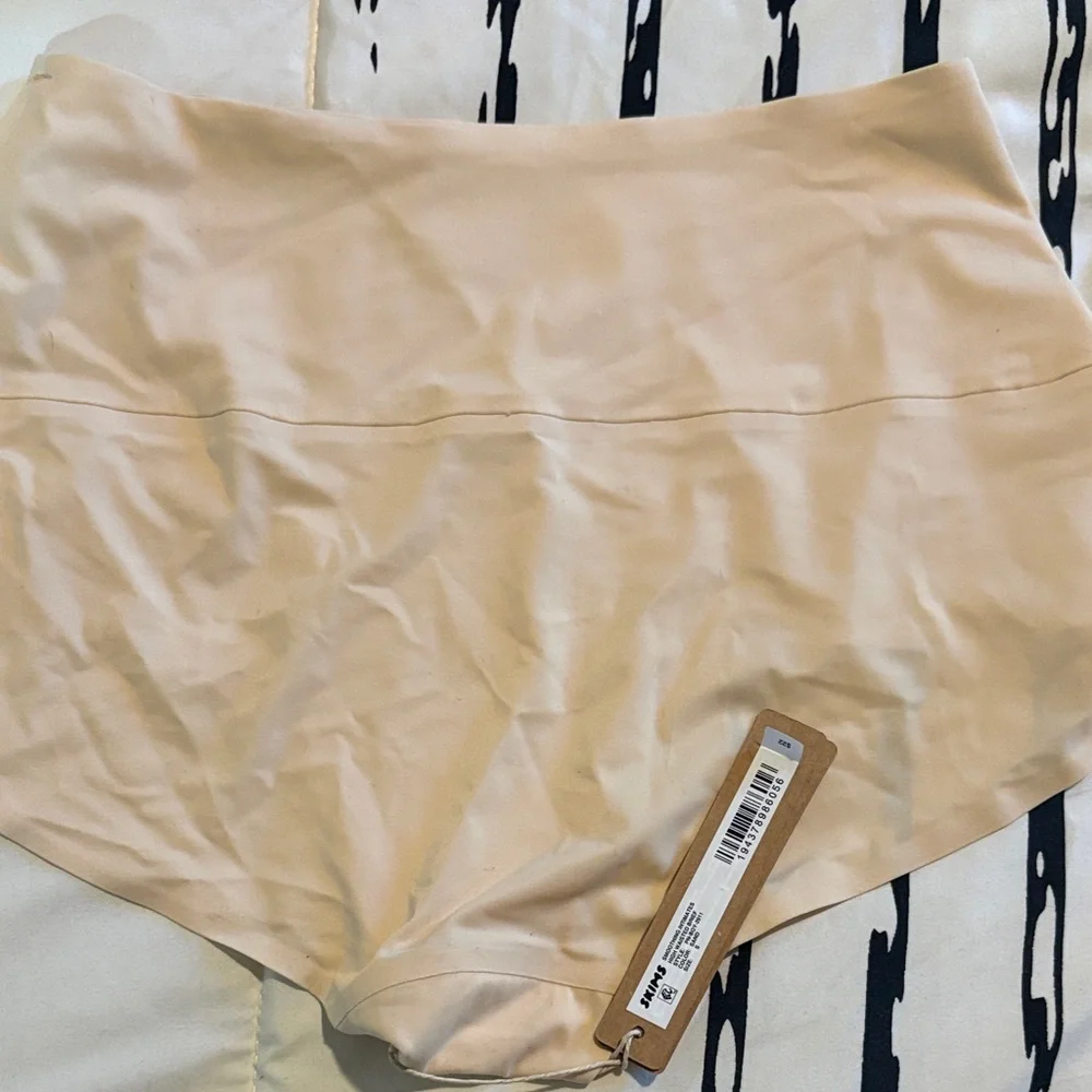 SKIMS Cream Women's boy short - Picture 3 of 4